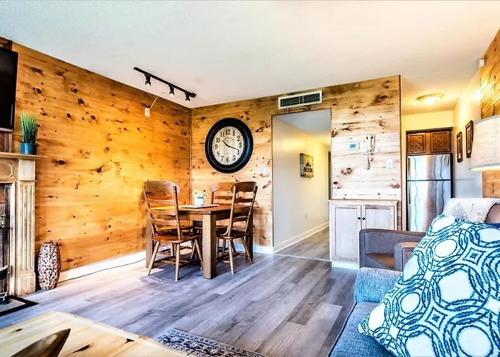 Mountain Villa Magnificent Views - 2 Pools, Fireplace & Hot Tub