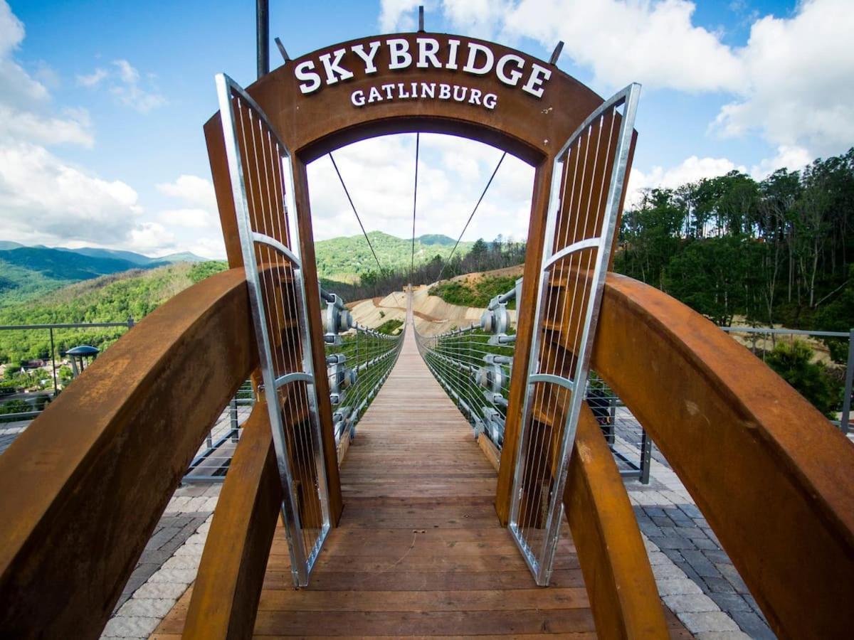 Mountain Magnificent Views - 2 Pools, Fireplace&hot Tub * Gatlinburg
