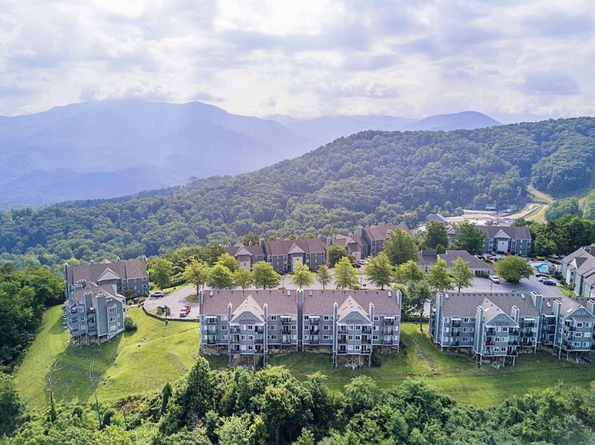Mountain Magnificent Views - 2 Pools, Fireplace&hot Tub *