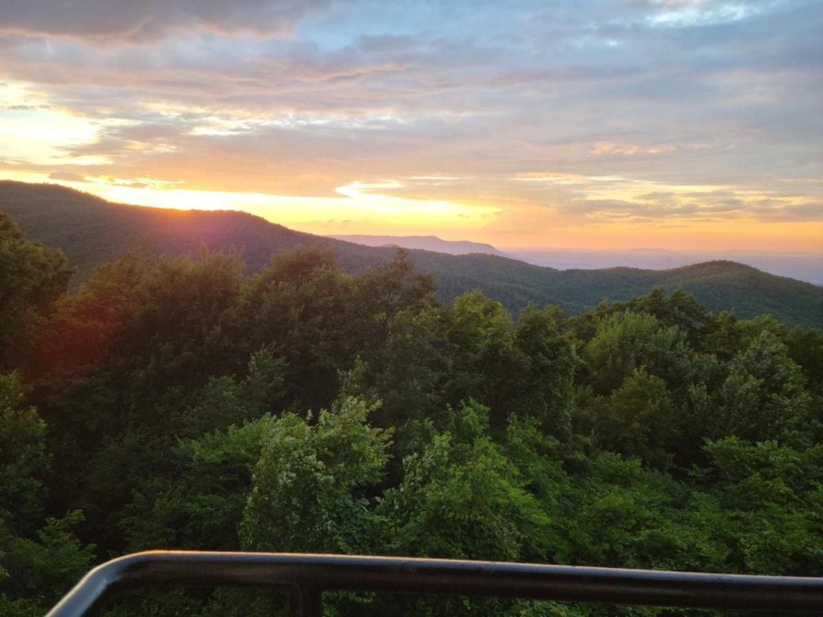 Mountain Magnificent Views - 2 Pools, Fireplace&hot Tub Gatlinburg