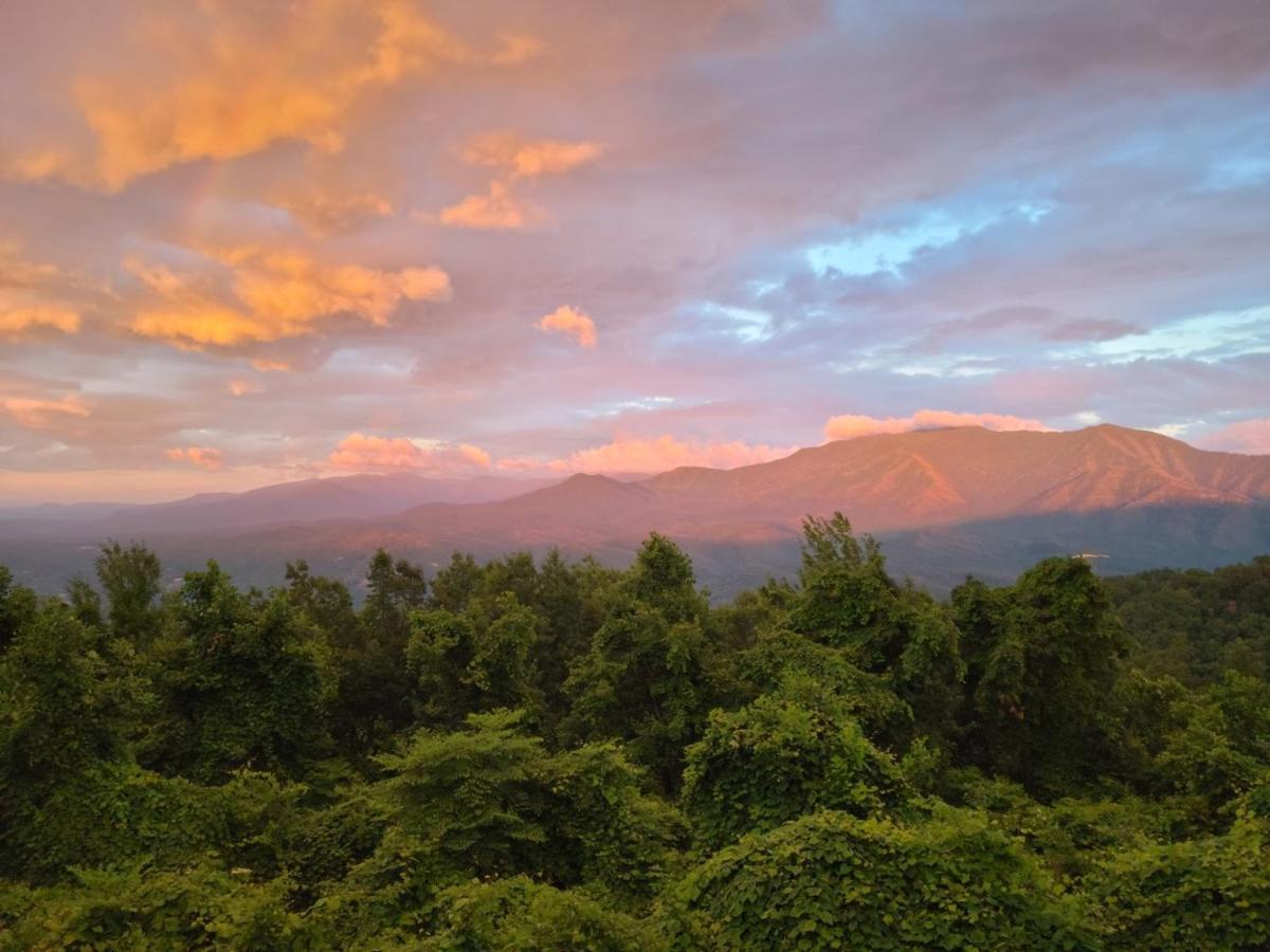 Mountain Magnificent Views - 2 Pools, Fireplace&hot Tub *